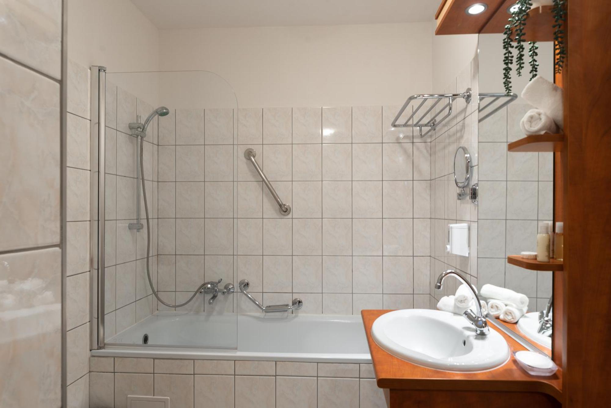 Holdvirag Hotel Sárvár Quarto foto